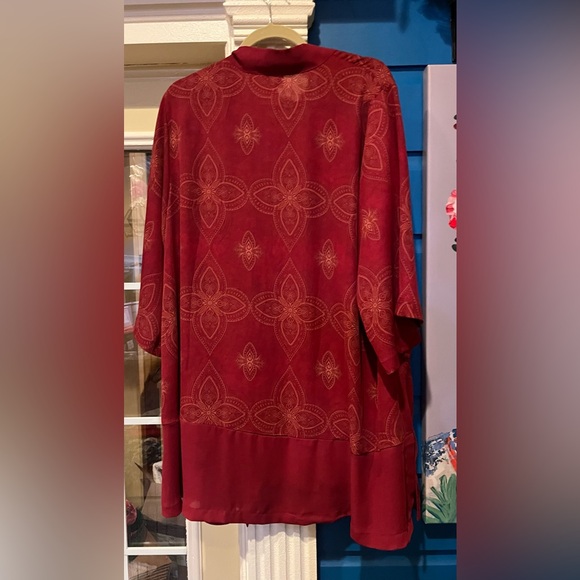 NWOT LuLaRoe ‘AURORA’ Red Kimono Sz Medium with Gold Accents - Picture 6 of 10